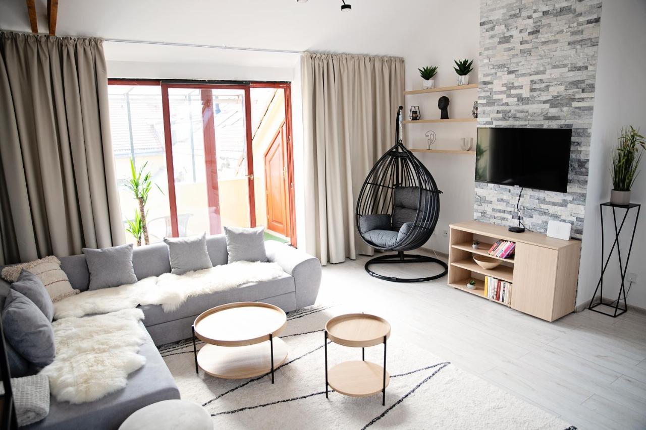 Cozy Modern Apartment In The Old Town - Hlavna Street Kosice Exterior photo